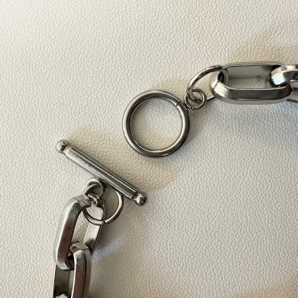 Link Chain Bracelet with Heart Charm. Unisex. 7.5” End to End – Stainless Steel